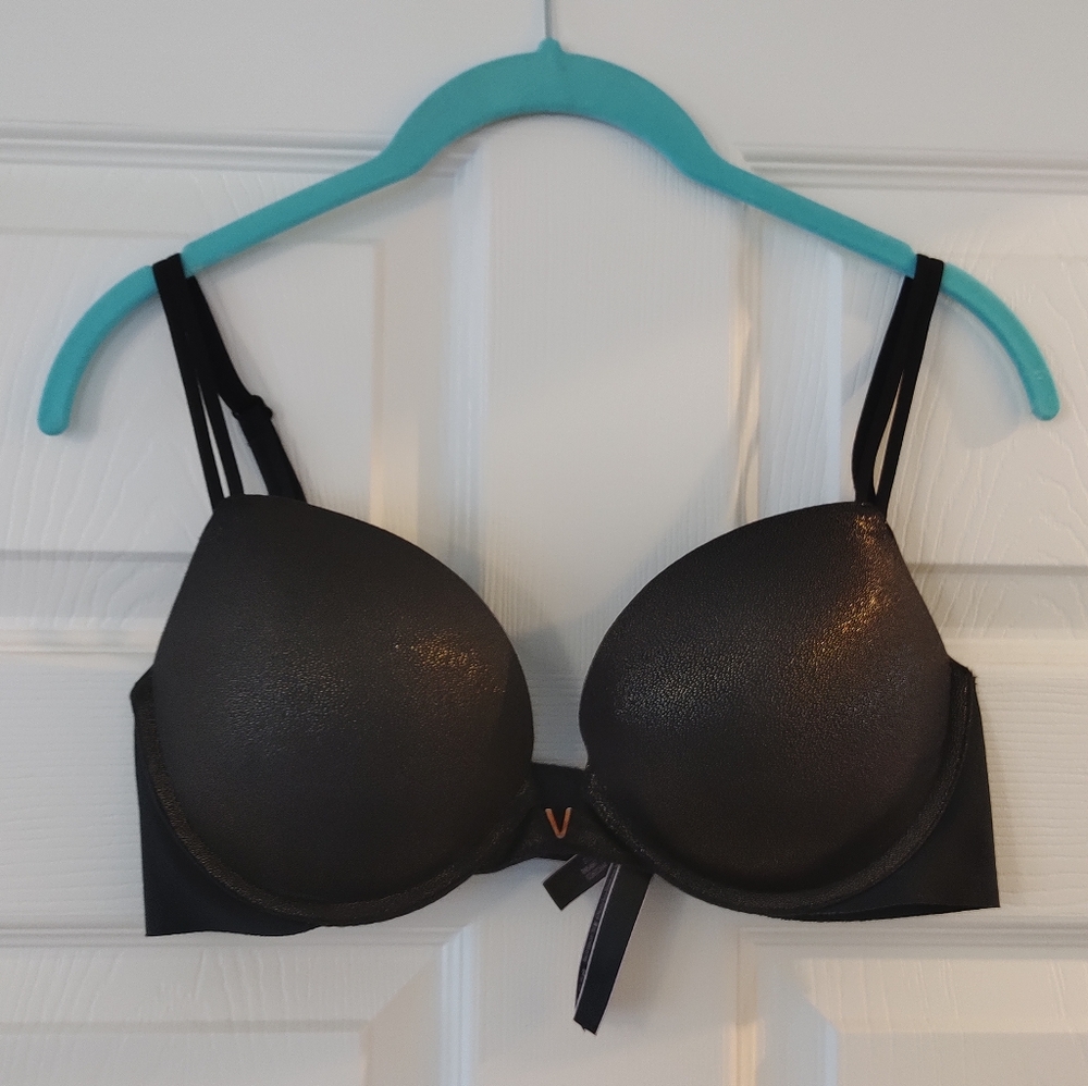 ✨Victoria's Secret Metallic Push Up Bra